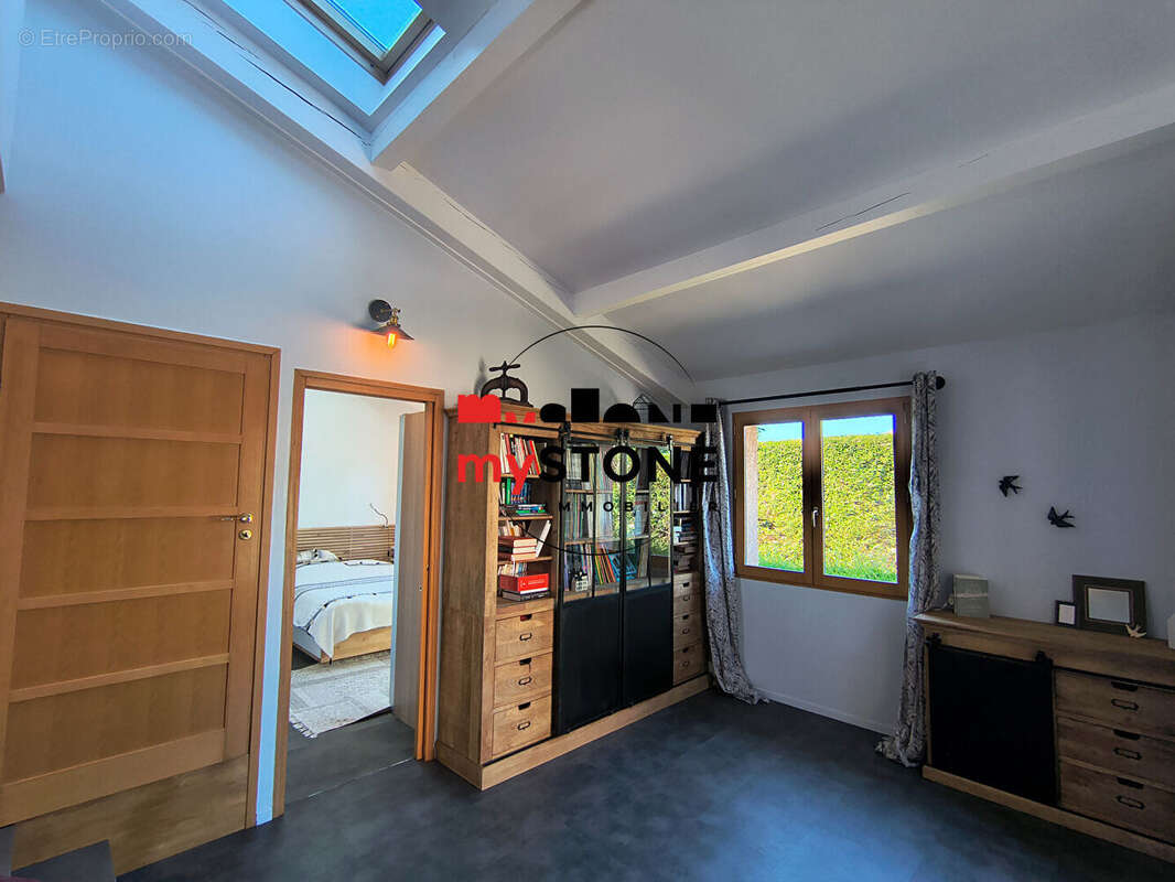 TREVOUX - Villa 164 m² 5 chambres avec piscine sur un terrain de 854 m² - photo 7