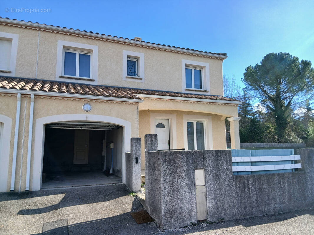 Maison à SAINT-HILAIRE-DE-BRETHMAS