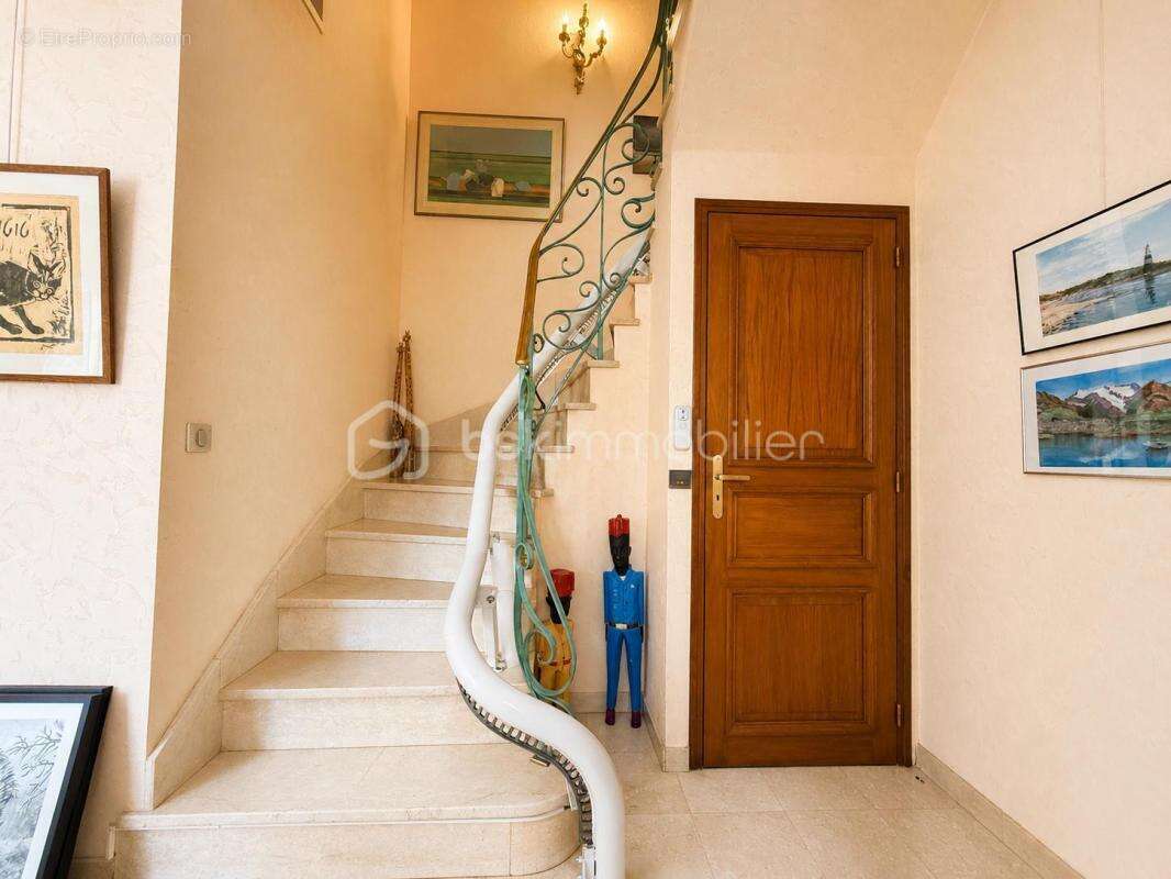 Maison familiale de 160 m² habitables sur 517 m² de terrain – Sous-sol total - photo 8