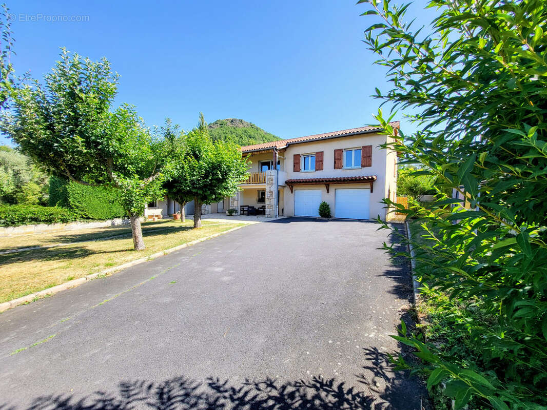 BRIVES-CHARENSAC   Une propriété où il fait bon vivre, dans l'un des secteurs les plus prisés de la commune - photo 4