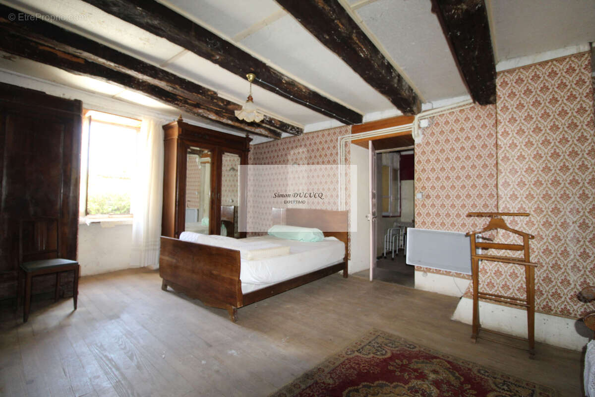 Grande propriété de 235 m2 à rénover   Terrain de plus de 1 500 m2, avec dépendances - photo 14