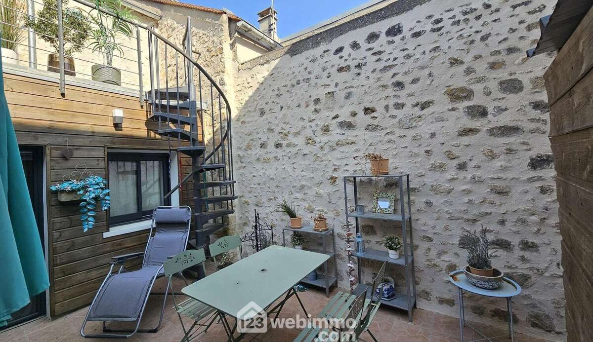 Venez découvrir cette belle maison au coeur de Milly-la-Forêt.