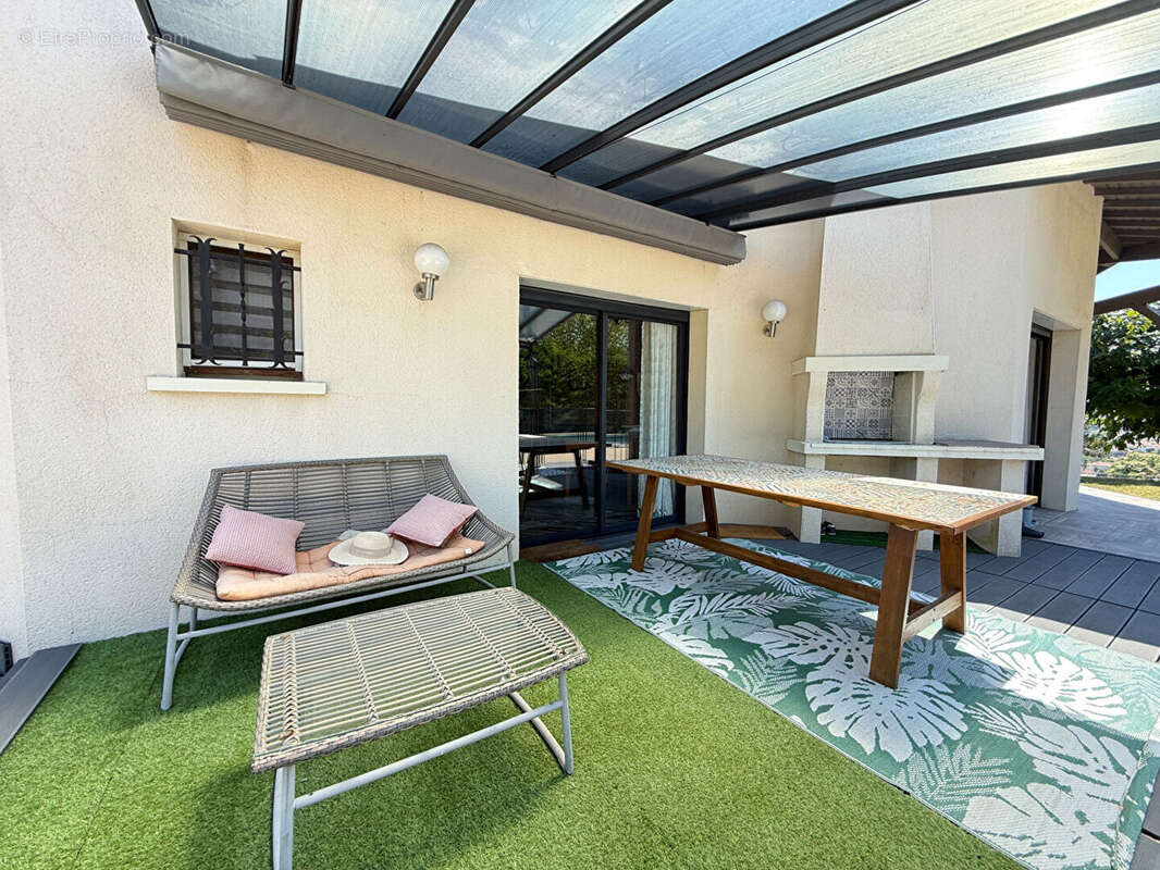Maison dans quartier recherché avec beaux volumes et piscine - photo 4