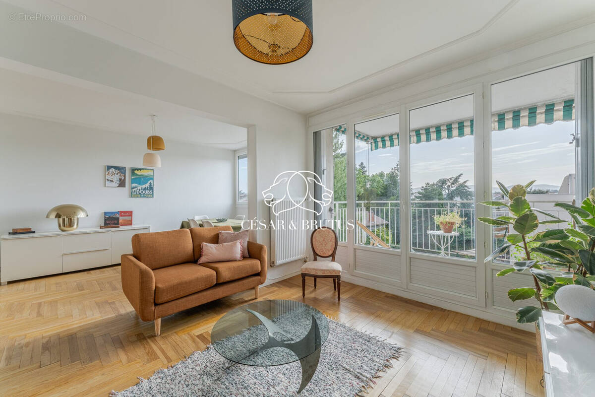 Appartement à TASSIN-LA-DEMI-LUNE