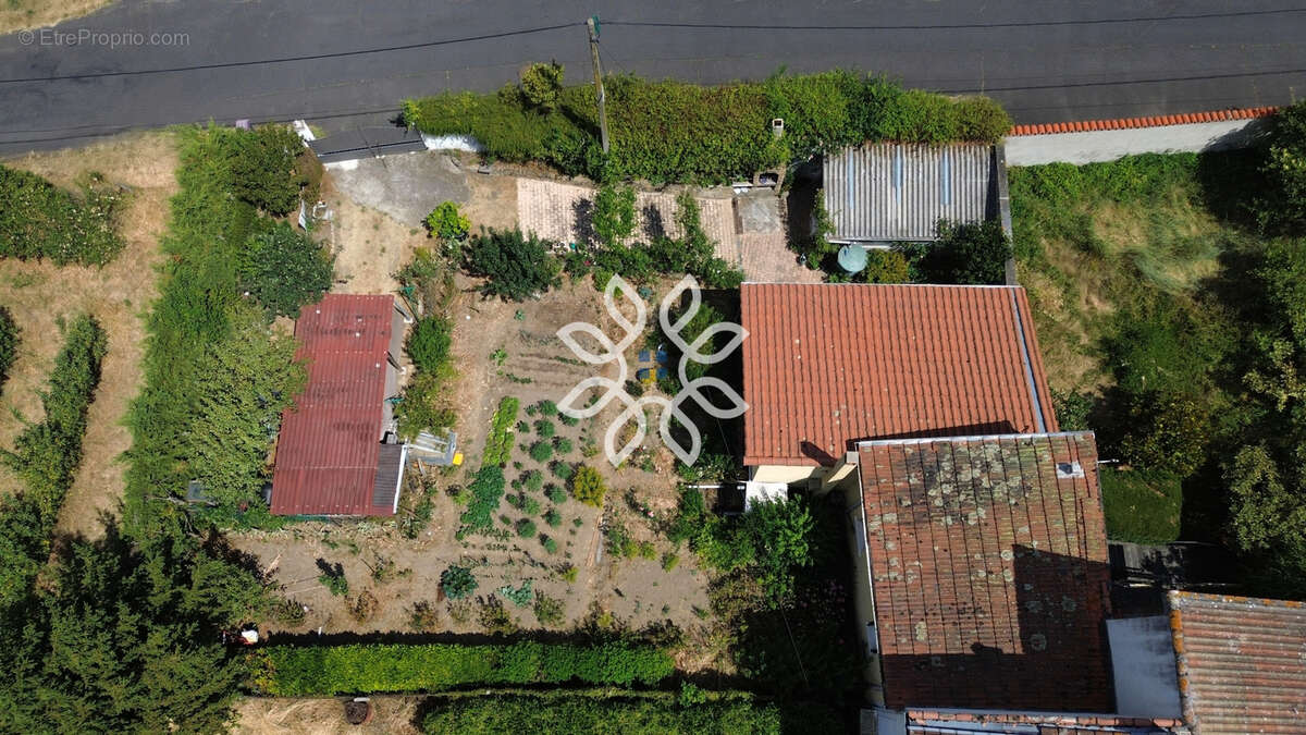 Viager libre   Maison avec terrain clos à Saint-Yvoine - photo 22