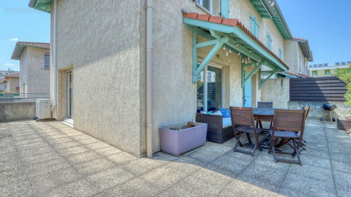 Appartement à LYON-8E