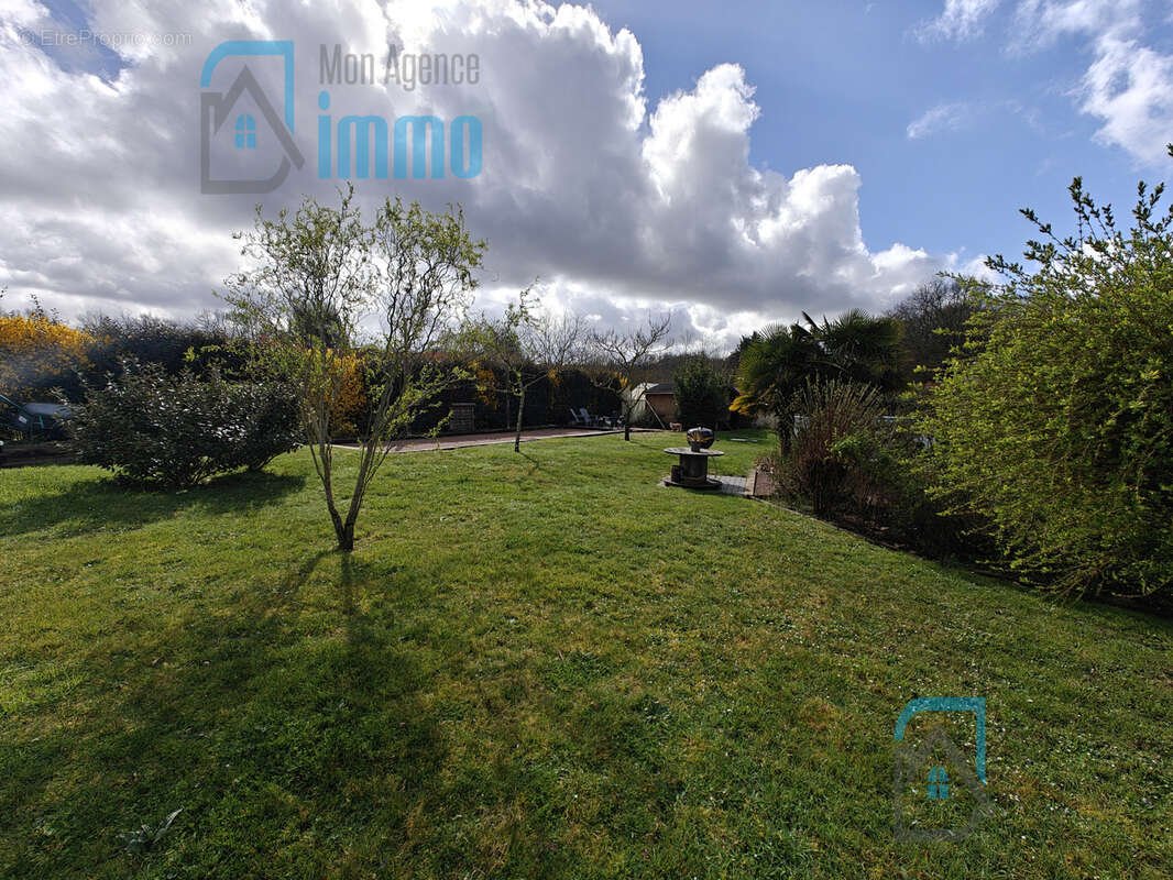 Maison à MEHUN-SUR-YEVRE