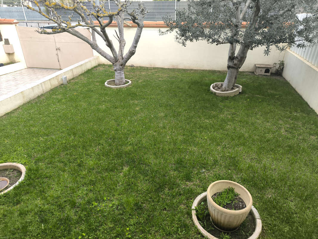 Maison à SAINT-LAURENT-DE-LA-SALANQUE