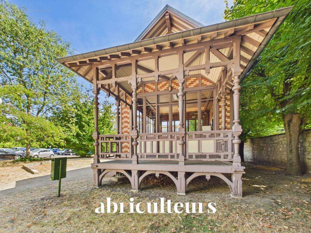 Appartement traversant avec loggia, parking et cave en vente au Plessis-Bouchard 95130 - photo 6