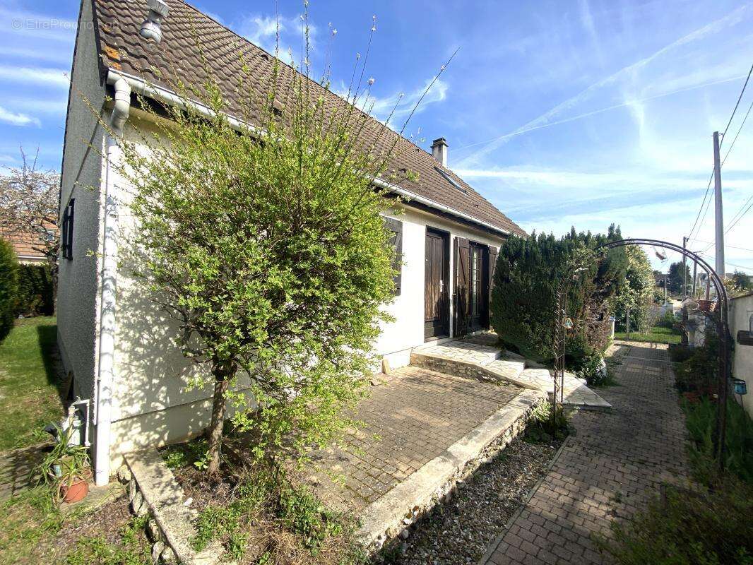 Maison à ROSNY-SUR-SEINE