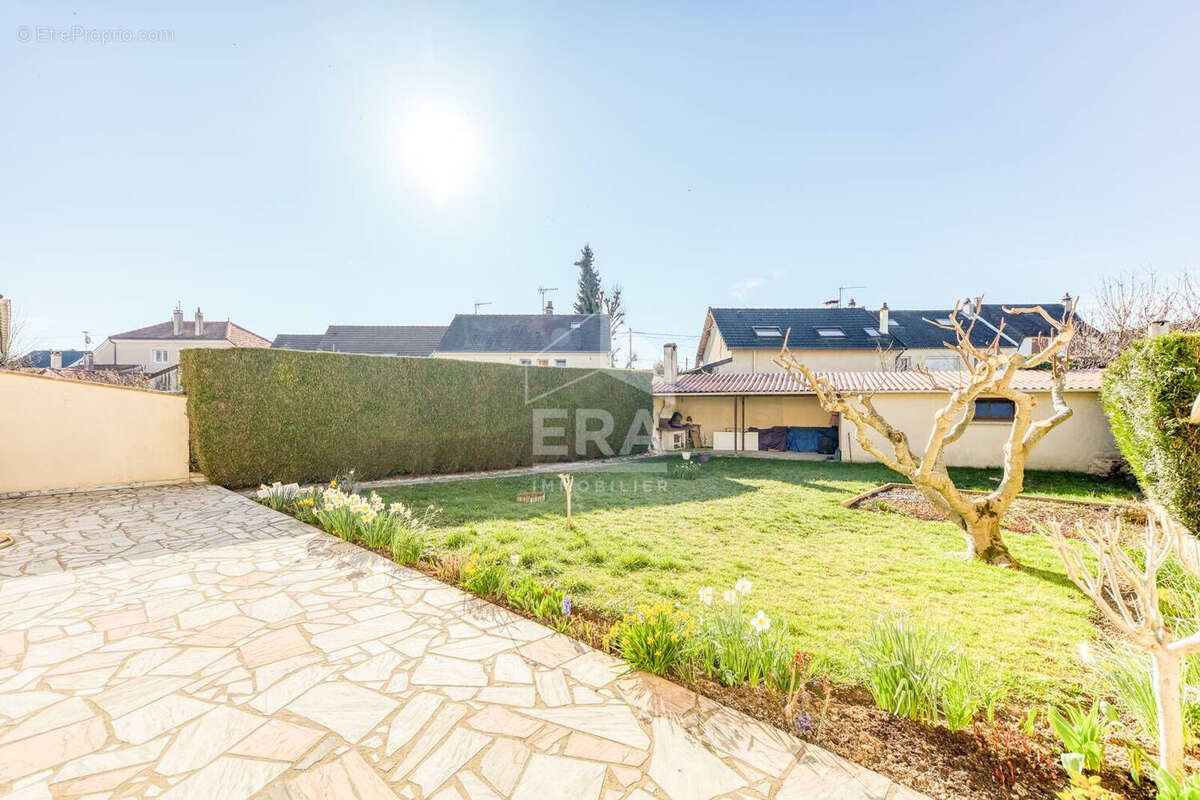 Maison à PONTAULT-COMBAULT