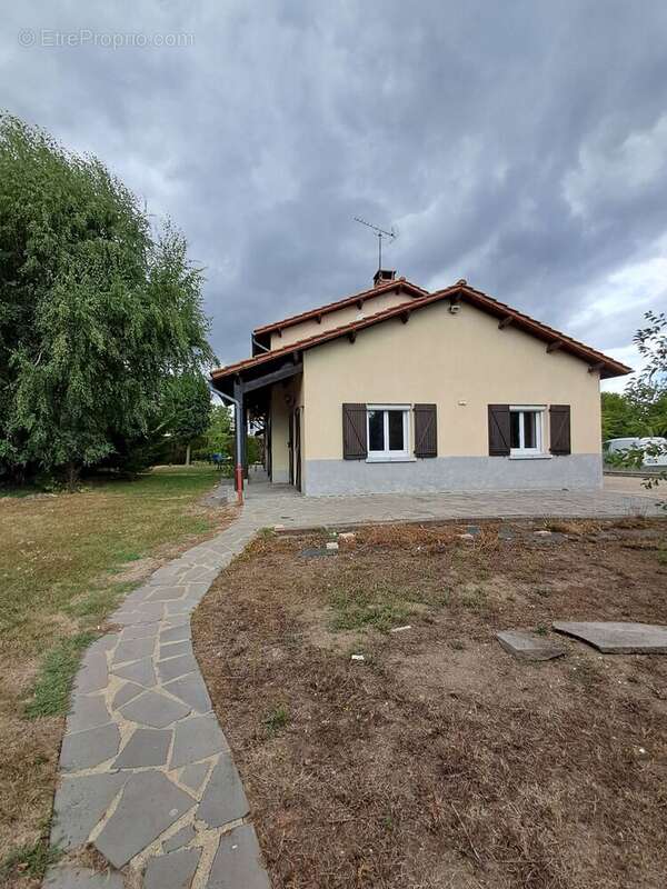 Maison à MARINGUES