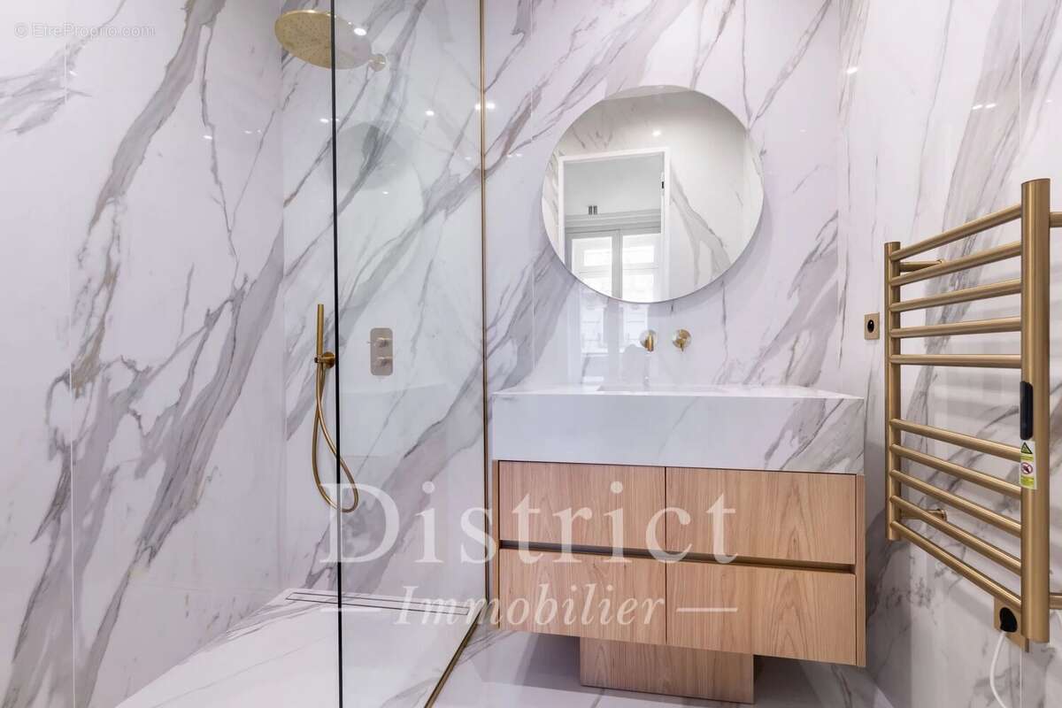 Appartement à PARIS-8E