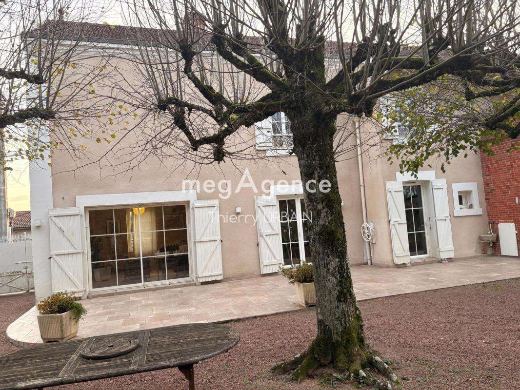 Maison à AMPLEPUIS