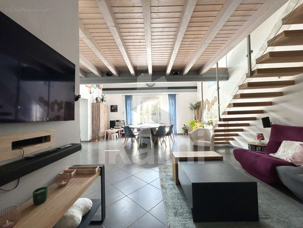 Maison de 176 m2 avec piscine - photo 3