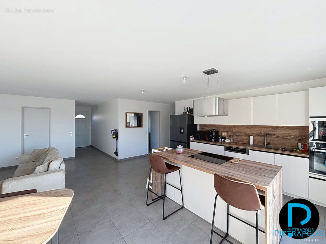 Maison à LA CHAPELLE-DE-GUINCHAY