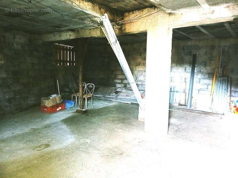 Maison à CELLES-SUR-DUROLLE