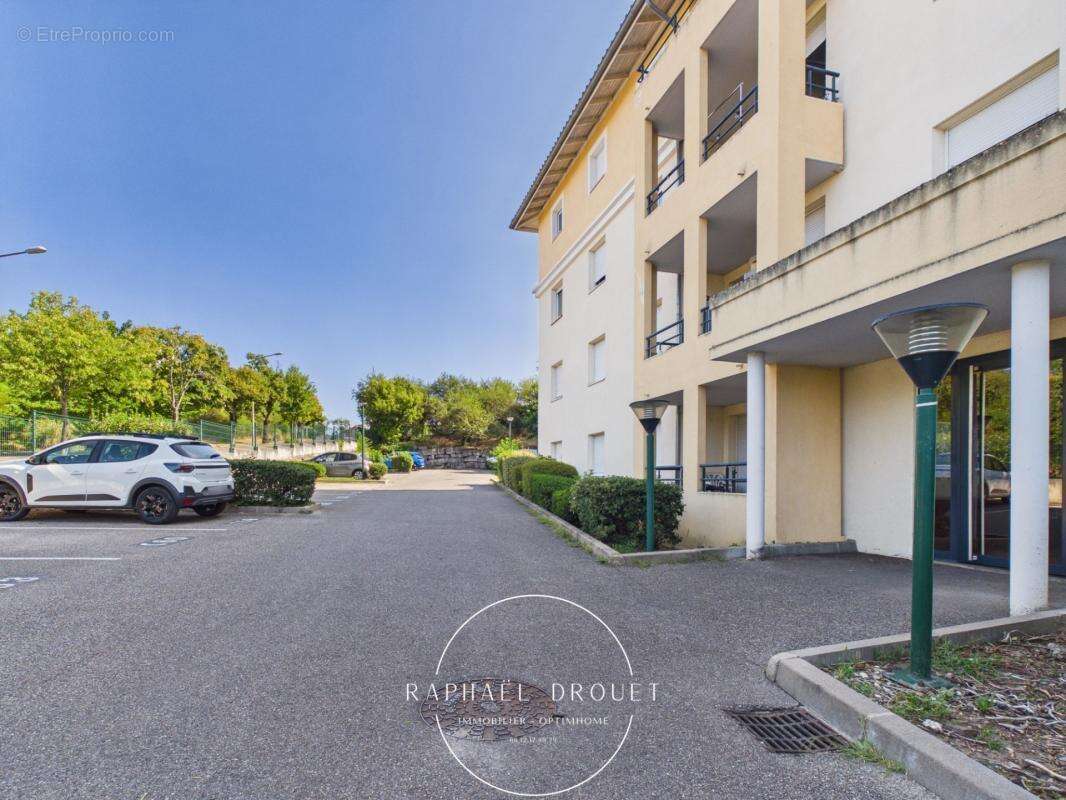 T3 avec terrasse et parking – Investissement locatif sécurisé à Grigny (69520) - photo 11