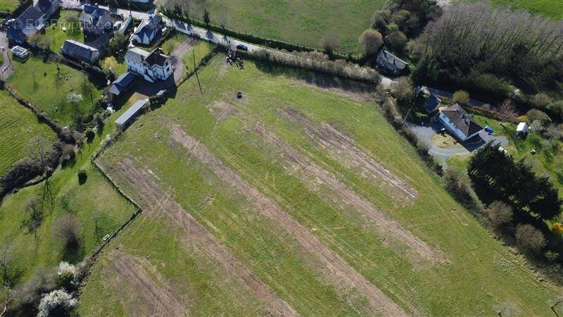 Terrain à CAMBREMER