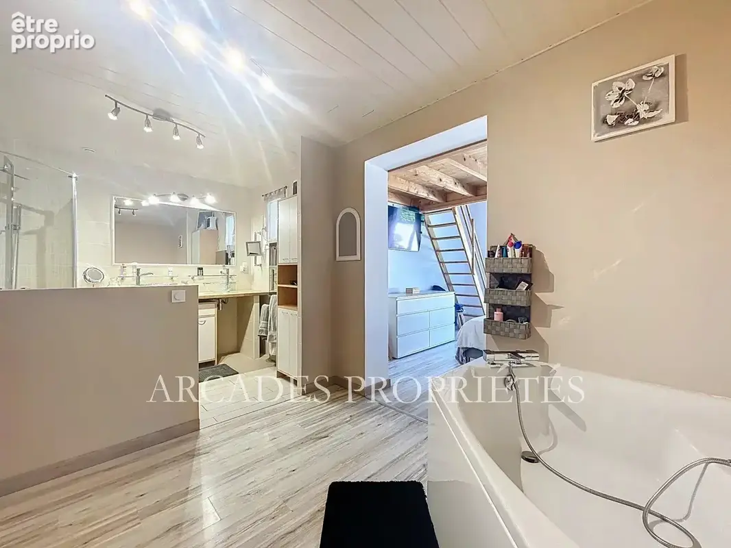 PROPRIETE Grande MAISON sur terrain paysagé - photo 8
