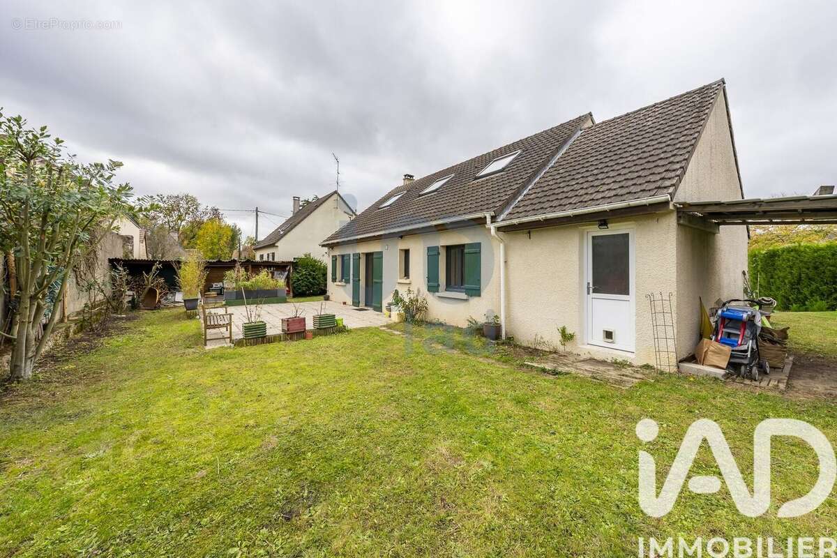 Photo 2 - Maison à LE MESNIL-SAINT-DENIS