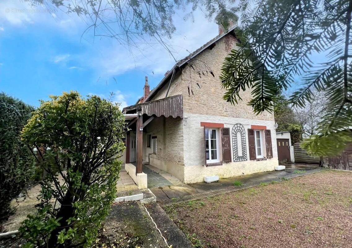 Maison à MEZIDON-CANON