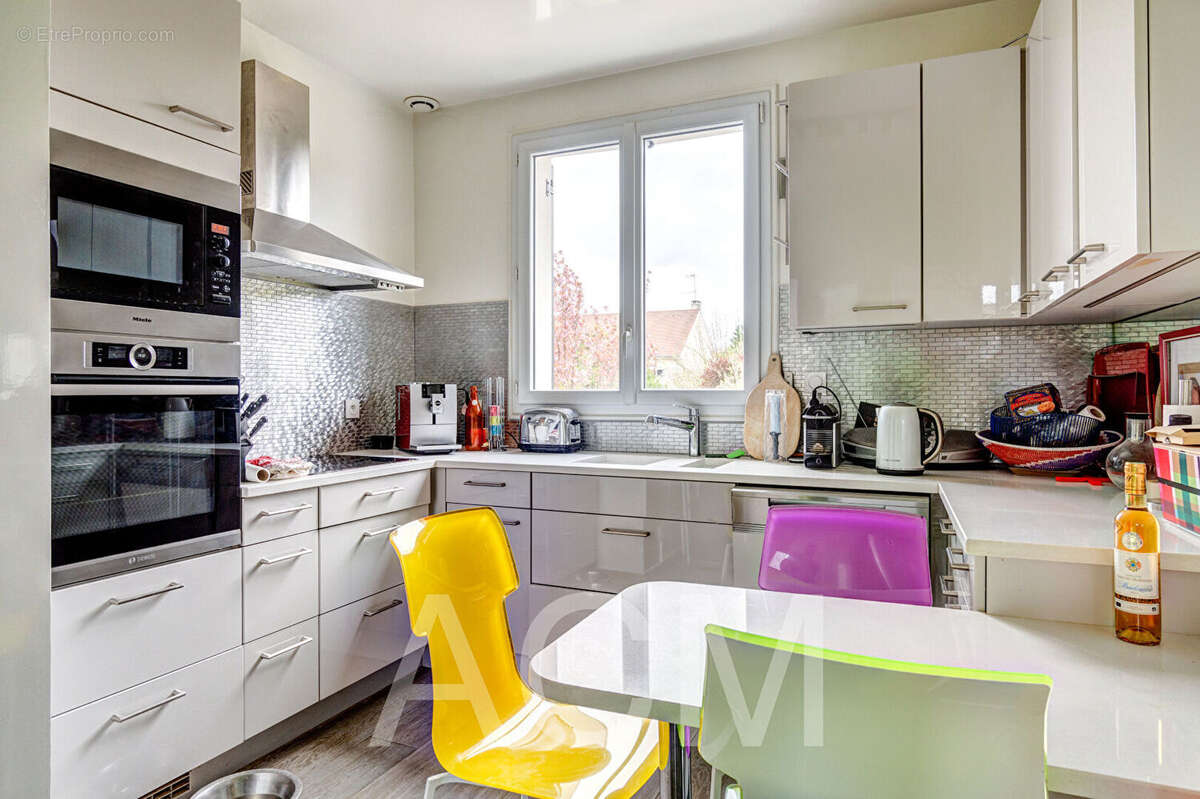 Maison à LE MESNIL-LE-ROI