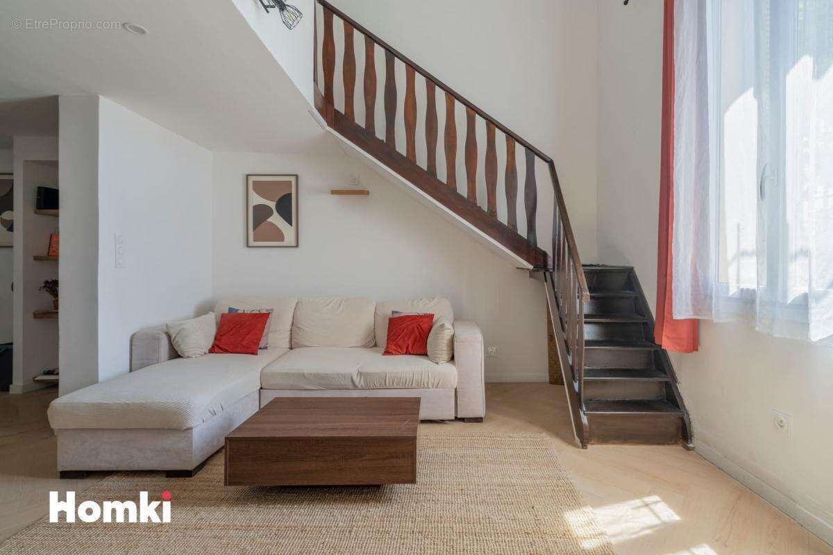 Appartement T5 de 105 m2 à Marseille 13002, Rue Chevalier Paul - photo 2