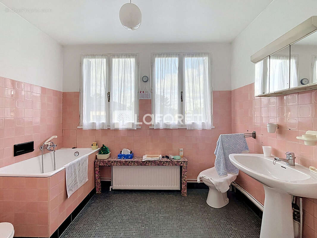 Chatou limite Le Vésinet -  Maison familiale 5 chambres avec jardin, sous-sol total et proche gare Vésinet-Le Pecq - photo 9