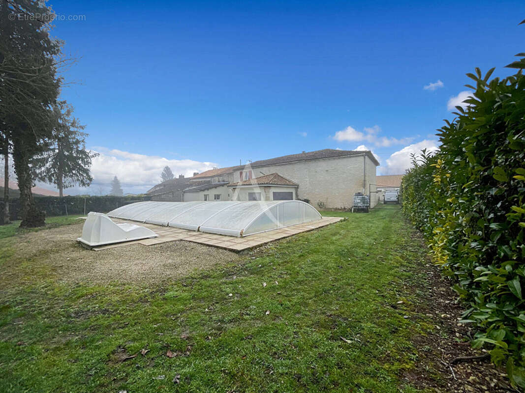 Maison à ROMAZIERES