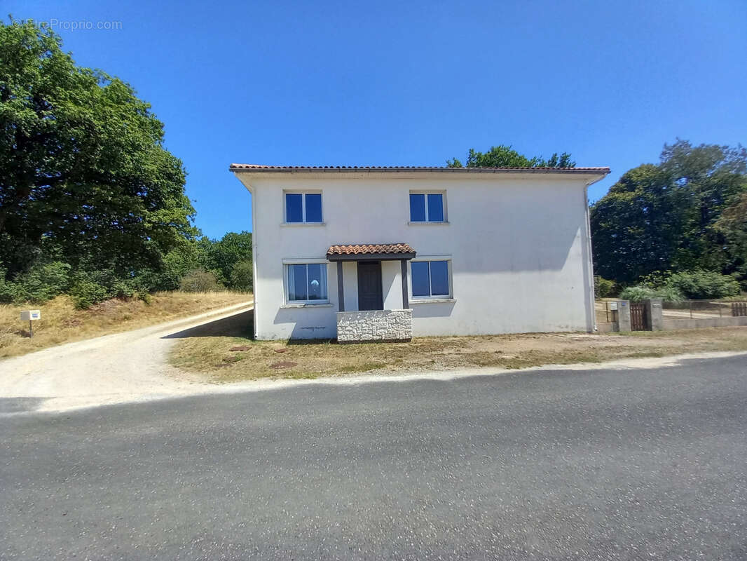 Ensemble immobilier de caractere avec deux habitations - photo 2