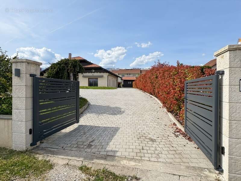 Maison à PREVESSIN-MOENS