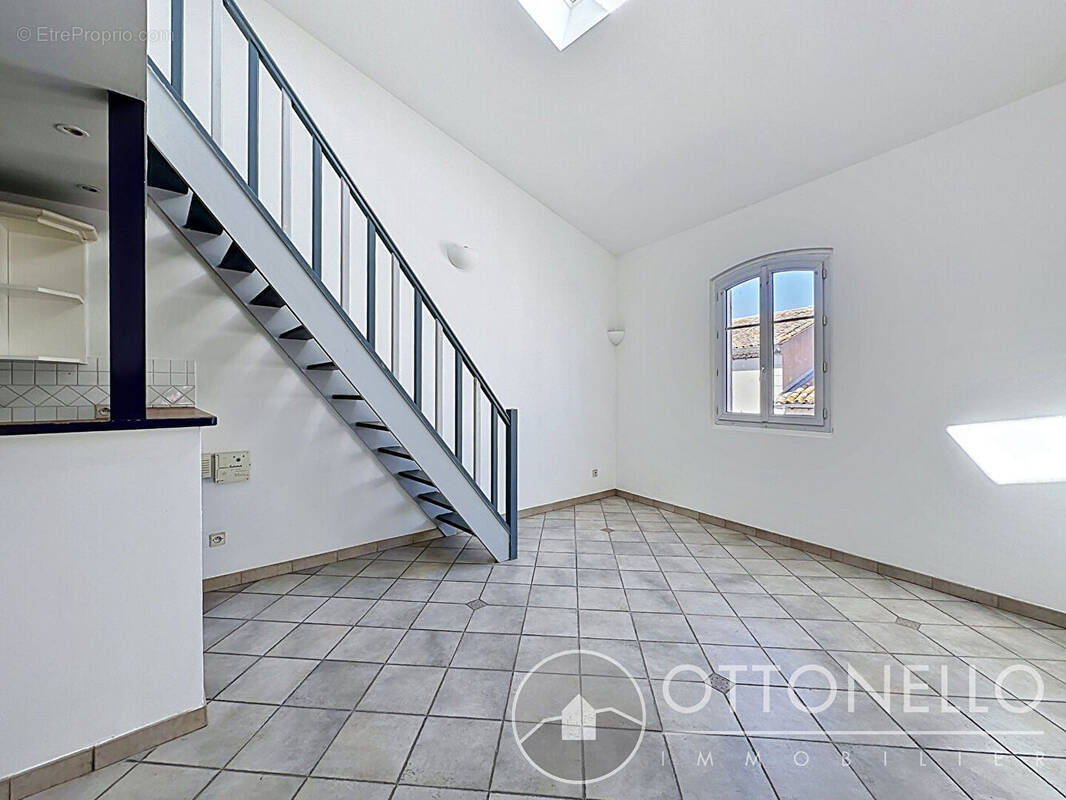 Appartement à ROQUEBRUNE-SUR-ARGENS