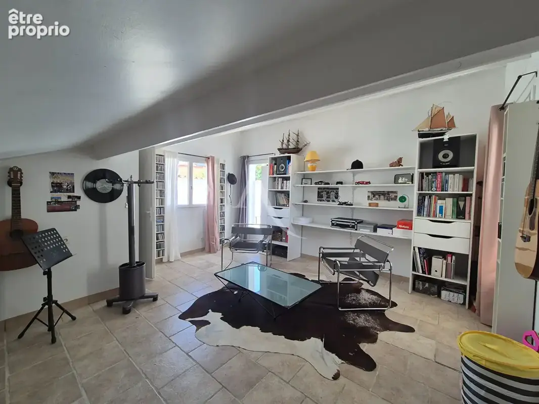 Villeveyrac : Élégante villa de plain-pied -210 m² de surface au sol - Charme méditerranéen avec piscine - photo 24