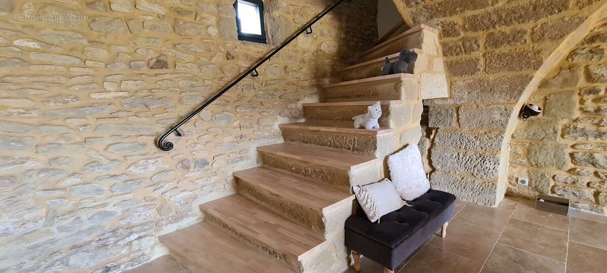 Maison à SAINT-QUENTIN-LA-POTERIE