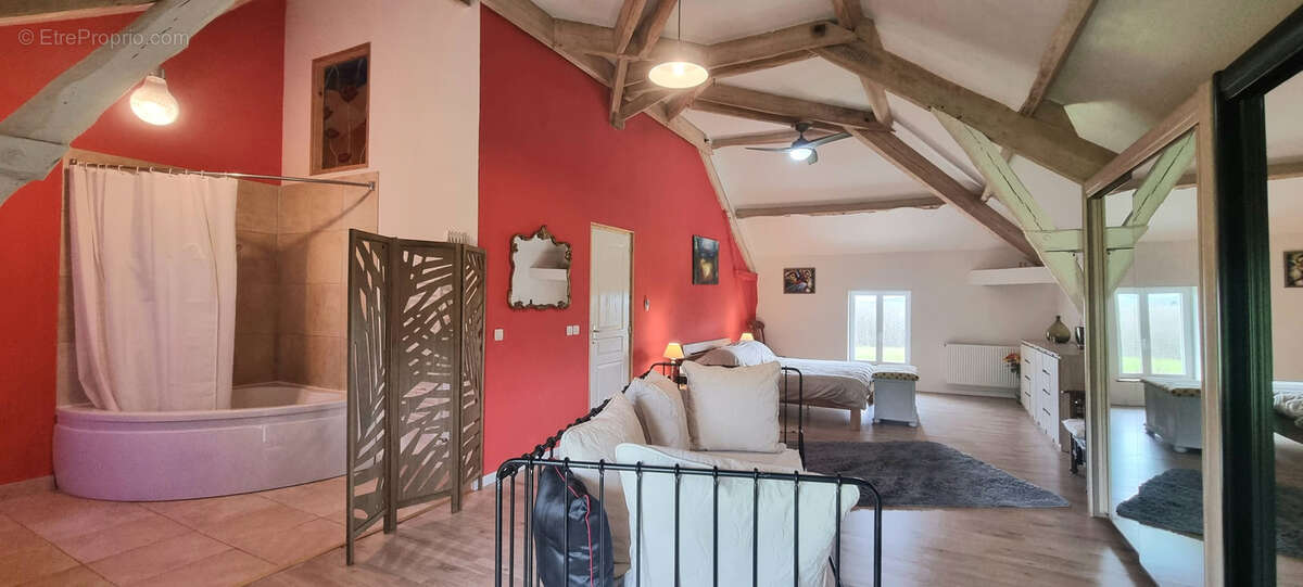 Maison à CASTELNAU-MONTRATIER