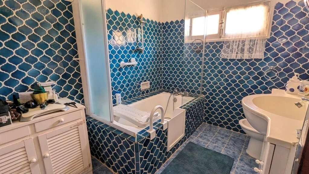 Maison à ENTRECASTEAUX