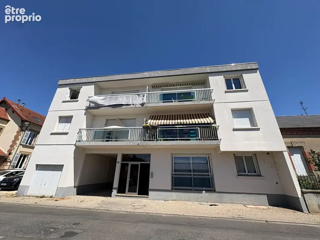 Appartement à YZEURE