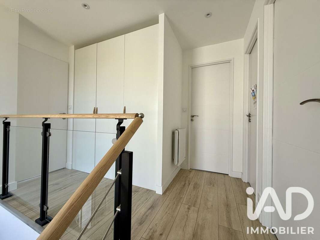 Maison 191 m² à Joue-Les-Tours  - photo 6