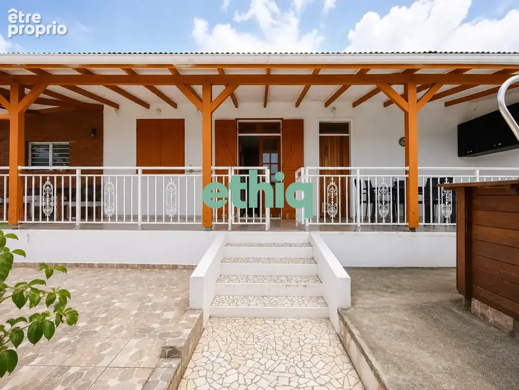 Maison à BAIE-MAHAULT