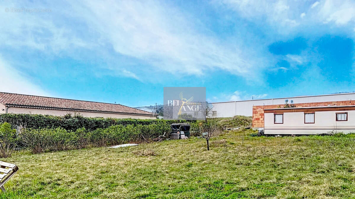 Terrain à SAINT-SERNIN