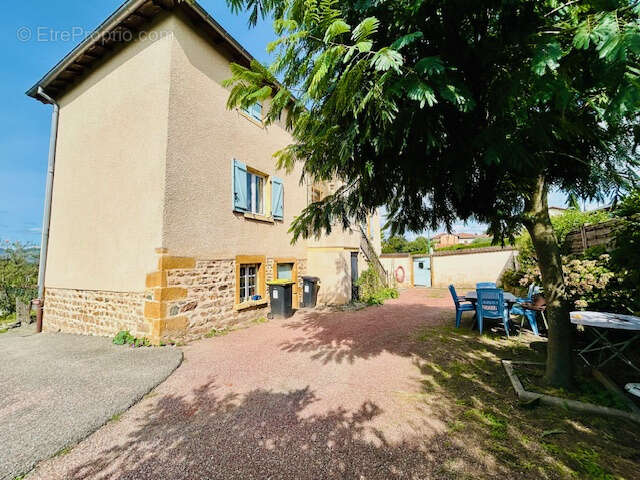 Maison à SAINT-PIERRE-LA-PALUD