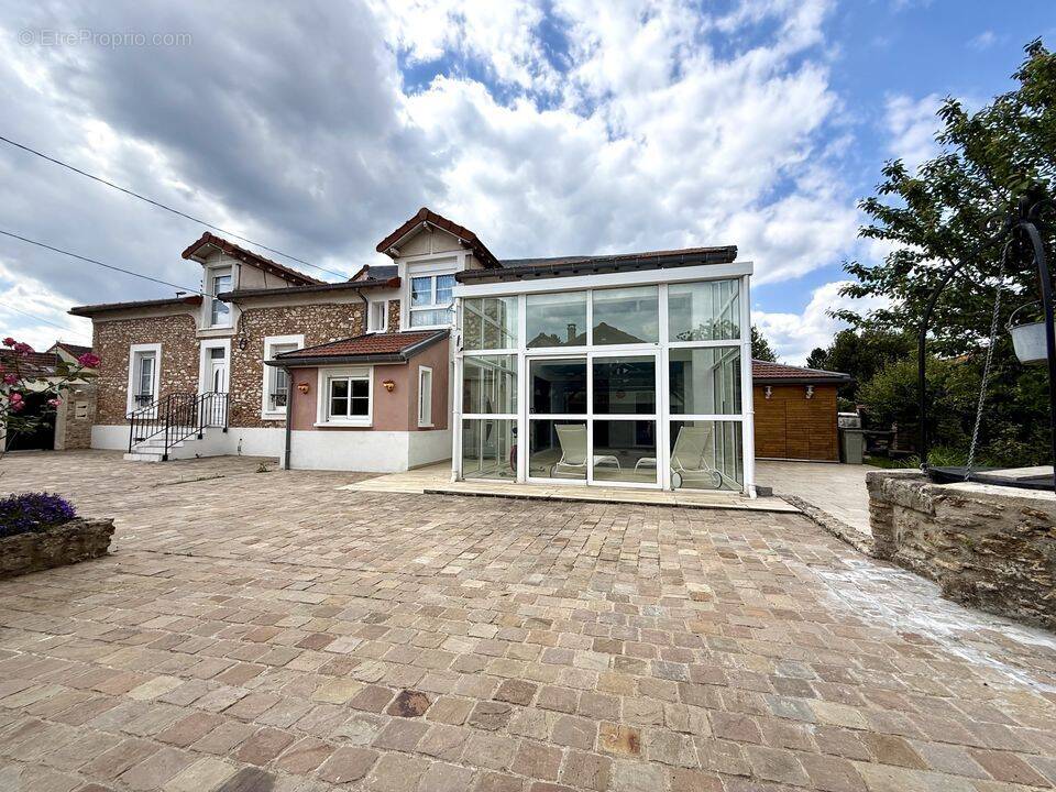 Maison à COMBS-LA-VILLE