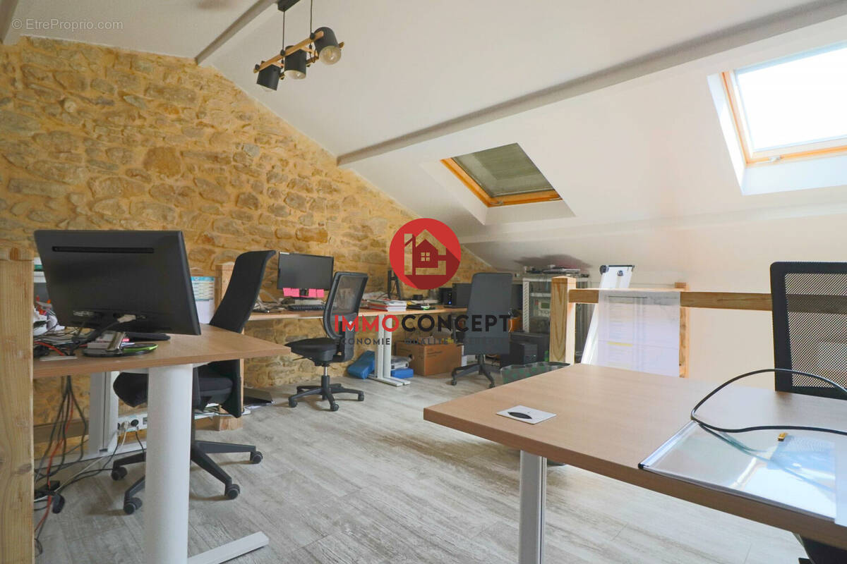 Maison à LAUDUN-L'ARDOISE