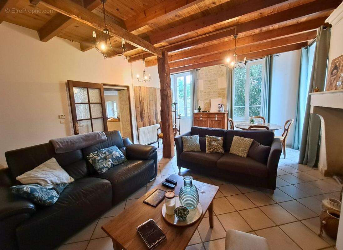 Maison en pierre à rafraichir - 2 chambres - jardin - photo 10
