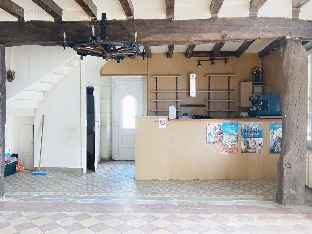 Maison à AZAY-LE-FERRON