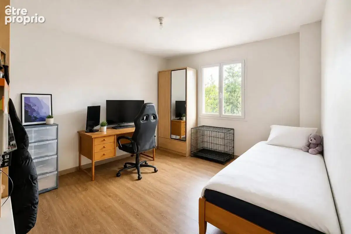 Belle maison familiale avec 4 chambres, grand garage et jardin arboré - photo 10