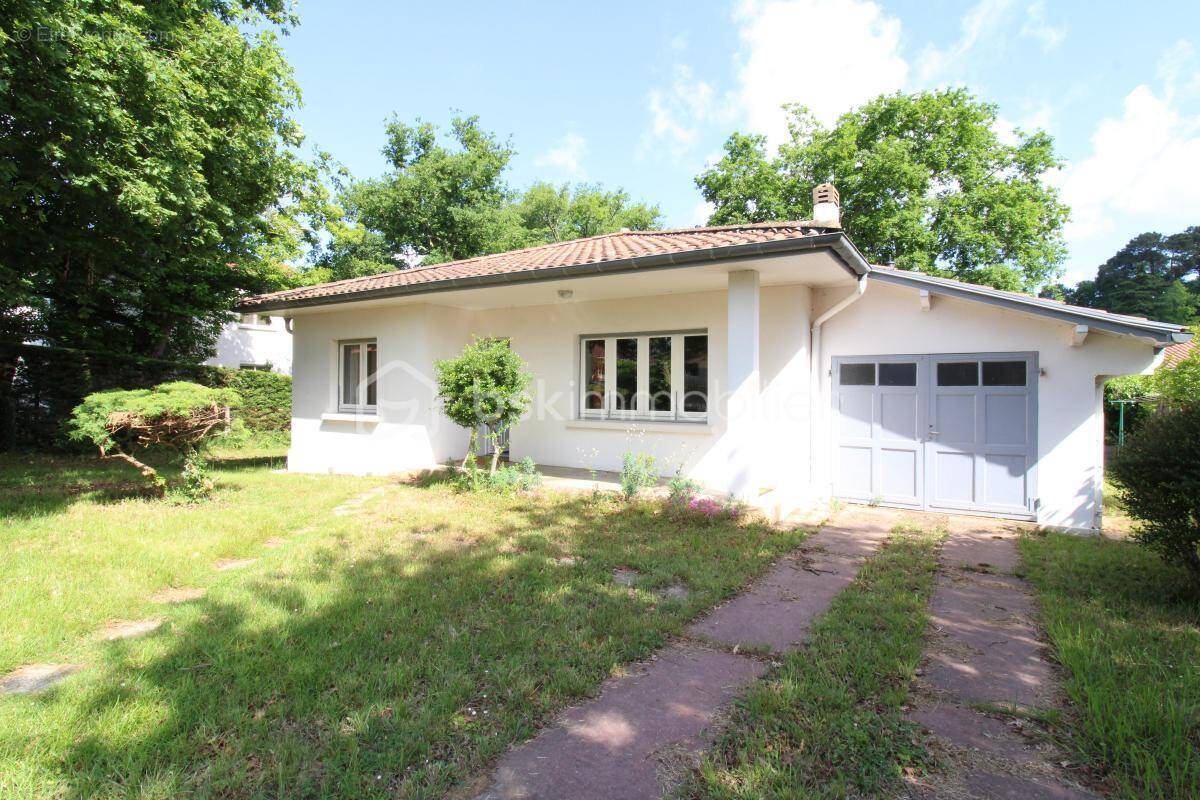 Maison à SAINT-PIERRE-DU-MONT