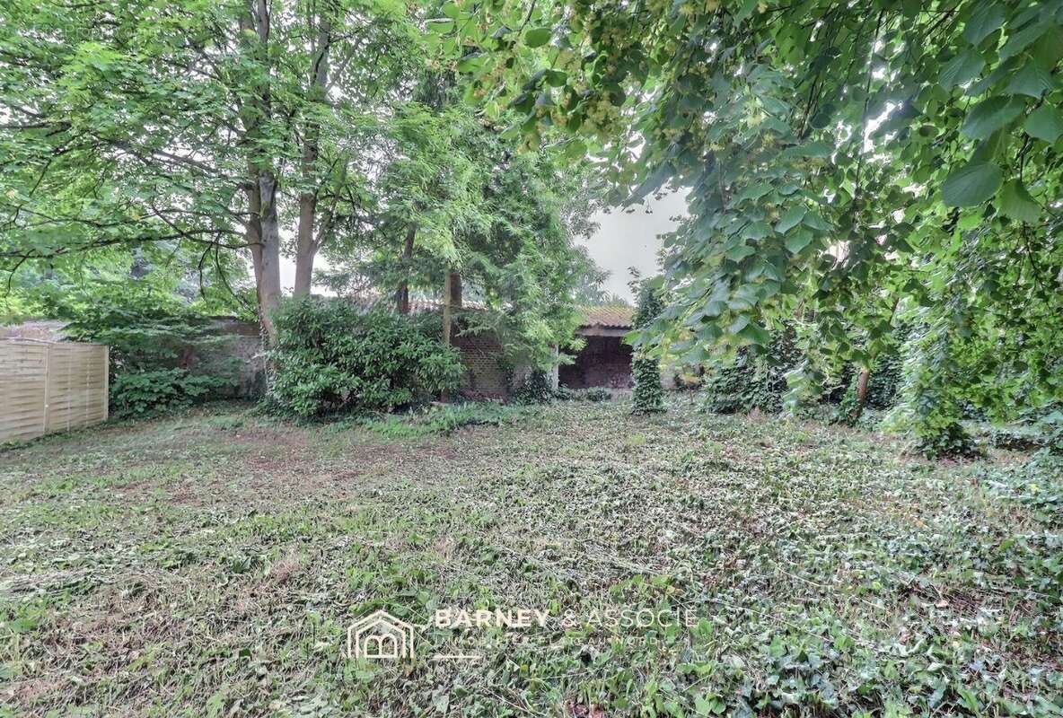 Terrain à MONT-SAINT-AIGNAN