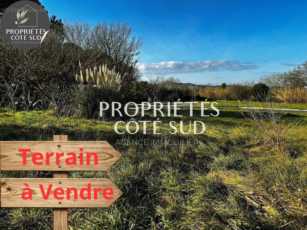 Terrain à SAINT-GENIES-DE-COMOLAS